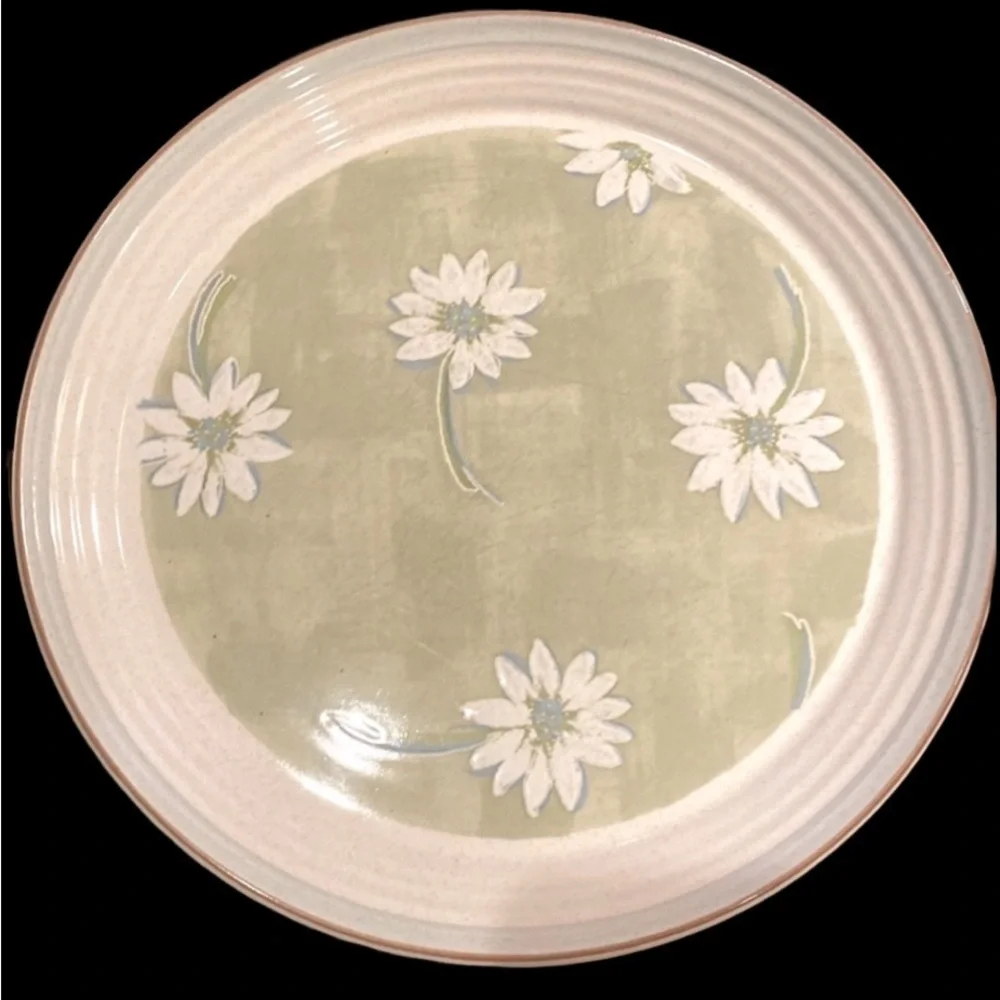 (2) Mikasa Green Fields dinner plates. 11” diameter. Green/off-white. 2 plates.